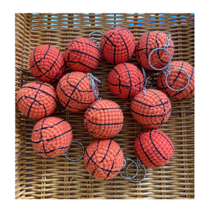 Porte-clés personnalisé en fil crocheté, mini poupée tricotée faite à la main, breloque de sac en textile doux, pour cadeaux personnalisés, vente en gros - Product Image 1