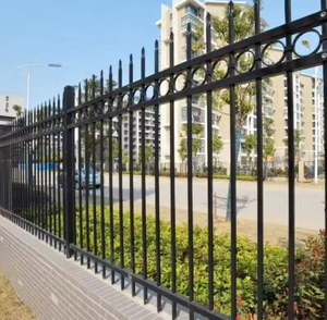 Panel de Cerca Metálica de Acero Negro Resistente con Punta de Lanza para Exteriores, Cerca de Seguridad para Jardín, Viviendas y Villas - Product Image 2
