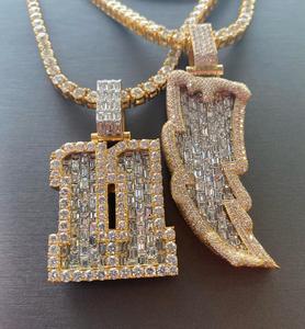 Collar Personalizado de Lujo con Placa de Nombre, Letra en Moissanita Corte Esmeralda, Plata 925, Certificado IGI, Estilo Hip Hop Bling Drip - Product Image 1