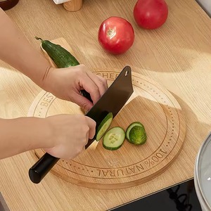 Planche à découper ronde en bambou gravée au laser avec poignée perforée pour la cuisine et le service - Product Image 5