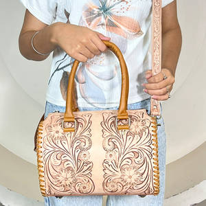 Última Novedad: Bolso de Hombro de Cuero Genuino Grabado a Mano con Diseño Floral Estilo Western, Tipo Satchel/Duffel, Tamaño Mediano, Venta al por Mayor - Product Image 4