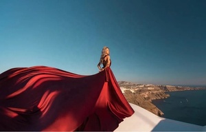 Nouvelle Arrivée Robe Longue Rouge Santorini en Chiffon de Soie 100% Écologique Coupe A-Line avec Longue Traîne |   Robe de séance photo pour femmes - Product Image 2
