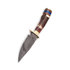Cuchillo de caza hecho a mano de acero de Damasco con hoja de punta caída, mango de madera y virola dorada. Cuchillos de Damasco para uso en exteriores. - Product Image 5
