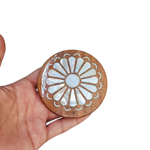 Sous-verres en bois de luxe avec incrustations de nacre, écologiques, matériaux haut de gamme, accessoires de table uniques faits à la main de qualité supérieure - Product Image 1