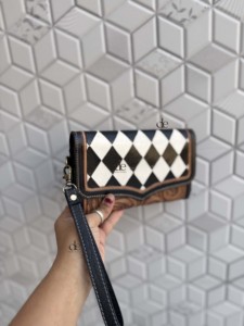 Cartera de mano de cuero repujado a mano con patrón de damas de ajedrez, estilo vintage occidental, hecha a mano por diseñador, para mujer, multiusos - Product Image 2
