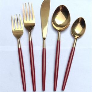 Ensemble de couverts de créateur en acier inoxydable plaqué or avec Long manche en céramique rouge ensemble de couverts de luxe Look royal - Product Image 1