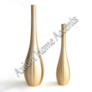 Vase de sol moderne chic en aluminium avec glaçure transparente pour des accents et décorations élégants pour la maison par Axiom Luxurious - Product Image 3