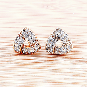 Collezione di Orecchini Moderni e Chic, Rari e Diversi, Piatti e Stoviglie Uniche - Product Image 1