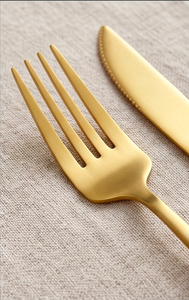 Ensemble de couverts de luxe modernes en or, couteau, fourchette, cuillère, compatibles lave-vaisselle, en métal, pour mariage et repas. - Product Image 2