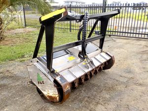 Offre Spéciale : Broyeur forestier FAE UML pour chargeuses compactes et excavatrices – Débroussailleuse robuste pour l'élimination des souches d'arbres et le défrichement des terres - Product Image 1