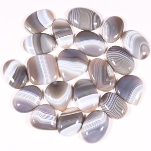 Ágata de Botsuana con un hermoso diseño de patrón blanco, piedras sueltas de forma y tamaño variados, piedra natural. - Product Image 1