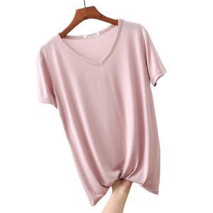 เสื้อยืดคอวีของผู้หญิงเสื้อยืดโลโก้สั่งทำลายสก๊อตทรงหลวม - Product Image 3