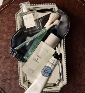 Huile corporelle Salt & Stone avec pinceau de maquillage et crème pour les mains sur un plateau de service en aluminium artisanal durable - Product Image 1
