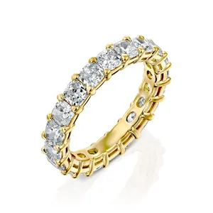 Bague d'éternité Zenvellae Cushion avec diamant cultivé en laboratoire certifié IGI - Product Image 3