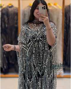 Robe de soirée de luxe haut de gamme en cristal brodé, ornée de perles, longueur ras du sol, coupe trapèze, éco-responsable, col rond, avec soutien-gorge intégré - Product Image 2