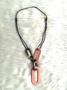 Collier pendentif artisanal FAIZA CRAFT en corne de buffle, design élégant, avec chaînes colorées et diamants polis, collection cadeau pour elle, bijoux - Product Image 5