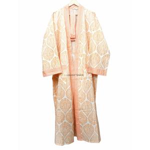 Bata de dormir de algodón 100% puro de la India, fina, estampada a mano, con cuello en V y cinturón, de longitud completa, con estampado animal/floral para mujer. - Product Image 4