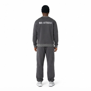 Conjunto de Sudadera con Cuello Redondo Texturizado y Pantalones Jogger para Hombre, Color Gris, Ropa Casual Urbana, Ropa a Juego con Logotipo Personalizado - Product Image 2