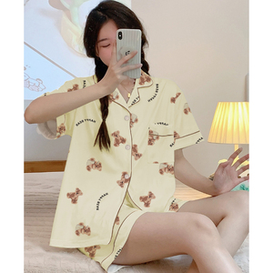 Conjunto de Pijama de Satén Amarillo para Mujer, 3 Piezas, Estampado de Osos de Dibujos Animados, Manga Corta, Cuello con Muescas, Pantalones Cortos con Cintura Elástica - Product Image 6
