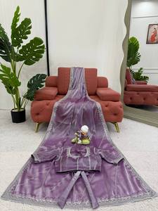 Sari en soie haut de gamme de créateur avec détails en sequins et chemisier sur mesure – Collection exclusive pour l'exportation - Product Image 6