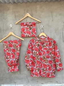 Ensemble de vêtements de nuit élégants et confortables pour femmes, pour le printemps |   Ensemble de pyjama en coton |   Ensemble pyjama 3 pièces à imprimé floral, chemise boutonnée et pantalon - Product Image 5
