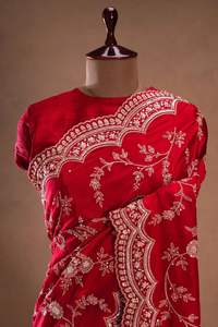 Exclusivo Sari Rojo Vichitra de Diseño con Blusa Elegante, Estilo Étnico Moderno, Última Tendencia India, Ropa de Fiesta Modesta para Mujer - Product Image 2