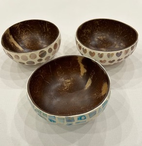 Bol en coquille de noix de coco naturelle avec incrustation de nacre, bol en noix de coco artisanal durable pour la décoration de la maison - Product Image 4