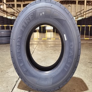 Pneus de camion semi-remorque fiables pour charges lourdes, construction robuste avec bande de roulement durable pour camions commerciaux et conduite sur autoroute - Product Image 1