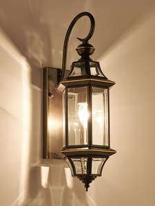 Compre faroles con forma rectangular, diseño tradicional, faroles metálicos hechos a mano para decoración. - Product Image 3