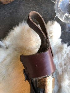 Corne à boire Viking en buffle 100% naturelle avec étui en cuir et design marteau en laiton, idéale pour la bière et l'eau, qualité supérieure - Product Image 6