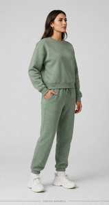 Conjunto Deportivo Casual Verde Salvia para Mujer, Sudadera con Cuello Redondo y Pantalones Jogger con Cintura Elástica - Product Image 3
