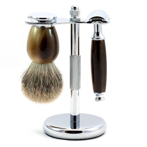 El mejor kit de afeitado de moda para hombres con brocha de afeitar de pelo sintético, mango de cuero y gran capacidad, con estuche de cuero. - Product Image 5