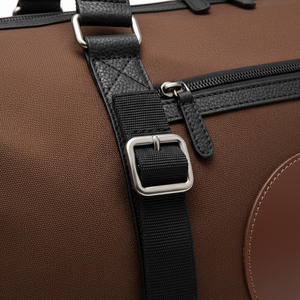Perfecta para sesiones de entrenamiento, deportes de equipo y uso diario. Bolsa deportiva con diseño atlético clásico y compartimentos de almacenamiento espaciosos. - Product Image 5