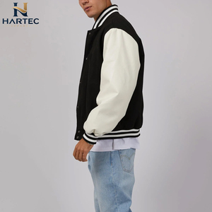 Chaquetas Varsity de Alta Calidad para Hombre, Corte Holgado, Color Negro, Mangas de Cuero Crema, Gráfico de Globo Terráqueo Blanco Bordado en el Pecho - Product Image 3