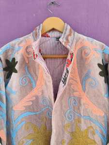 Veste en velours brodé Suzani pour femme, sensation luxueuse, style bohème classique, motif floral, manteau unique et audacieux - Product Image 6