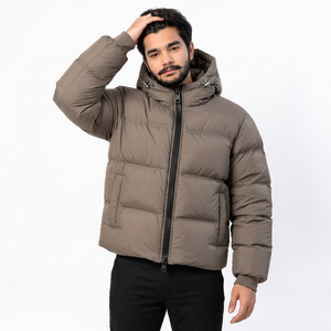 Blousons matelassés à finition mate personnalisés pour boutiques, options de logo personnalisé et marquage de marque privée - Product Image 1