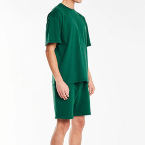 Conjunto deportivo de 2 piezas para hombre, camiseta de manga corta verde bosque, lisa, relajada, con pantalones cortos a juego, para gimnasio, entrenamiento, atletismo. - Product Image 3