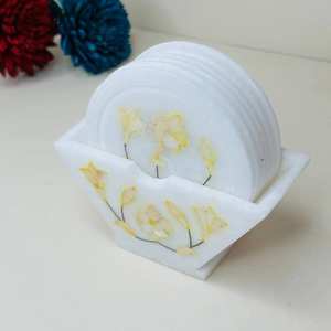 Hermoso posavasos de té amarillo hecho a mano de 9x9cm con incrustaciones de mármol con patrón de modelo pintado, producto artesanal de piedra de venta completa - Product Image 1