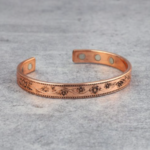 Bracelet manchette ouvert en cuivre pur, motif Arbre de Vie gravé, style vintage, avec motif de branche et racine sculpté, en cuivre massif - Product Image 4