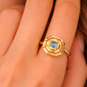 Anillo de promesa apilable hecho a mano con topacio azul cuadrado, plata de ley 925, chapado en oro de 18k, para mujer - Product Image 1