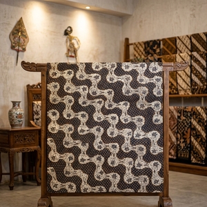 Tissu en coton batik Tulis indonésien artisanal, dessiné à la main, motif Lengko Canthel traditionnel, textile monochromatique de qualité supérieure - Product Image 6