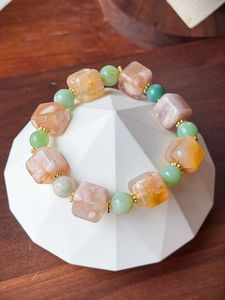 Stylish Resin <b>Bracelet</b> with Unique Decorative Appeal Premium Jewelry for Trend Inspired Fashion Lovers - Product Image 2
