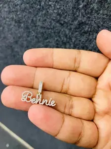 Pendentif personnalisé avec nom en moissanite véritable de 2,00 carats, coupe ronde, plaqué or 14 carats, cadeau décontracté/sportif pour femme - Product Image 3