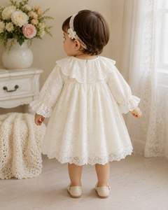 Robe élégante en dentelle blanche pour bébé fille avec col festonné |   Robe de baptême et de fête pour petite fille - Product Image 2