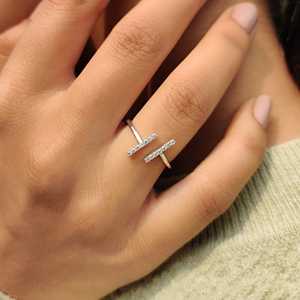 Anillo de compromiso de moissanita con corte brillante redondo y diseño abierto de moda, de plata de ley 925, ajustable para mujer, para aniversario o boda - Product Image 2