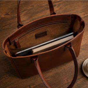 Sac fourre-tout en cuir véritable pour femme, style classique, grande capacité, poignée supérieure, couleur marron, usage quotidien - Product Image 4