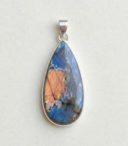 Pendentif en argent tibétain avec labradorite naturelle, forme d'ailes, style chrétien vintage, tendance pour femmes - Product Image 2