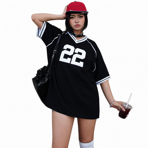 เสื้อสตรีทแวร์สีดำโอเวอร์ไซส์สำหรับผู้หญิง ลายกราฟิกหมายเลข 22 ทรงหลวม แขนสั้น สปอร์ต แคชชวล - Product Image 1