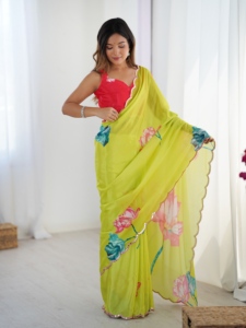 Hermoso Saree de Chinnon con Bordado de Espejo, Blusa sin Coser y Diseño Floral para Mujer, Ideal para Fiestas Tradicionales - Product Image 1
