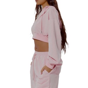 Ensemble de survêtement en molleton de coton doux pour femme, sweat-shirt court et pantalon de jogging, coupe décontractée, ensemble de détente, personnalisation de la marque, production en gros - Product Image 3